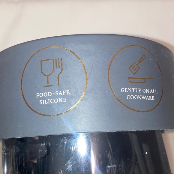 Silicone Utensil Set , comes with holding cup - tan and Black available NEW - Picture 3 of 3